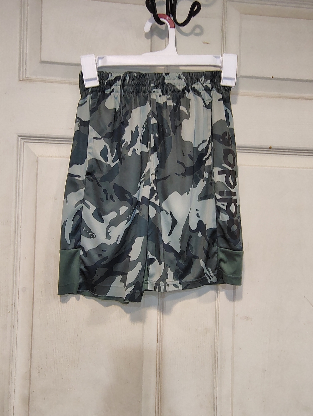Adidas Boys Size M Green Camo Shorts